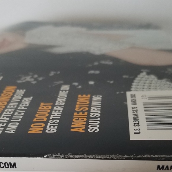 March 2002 VIBE Magazine with Michael Jackson - Picture 12 of 13